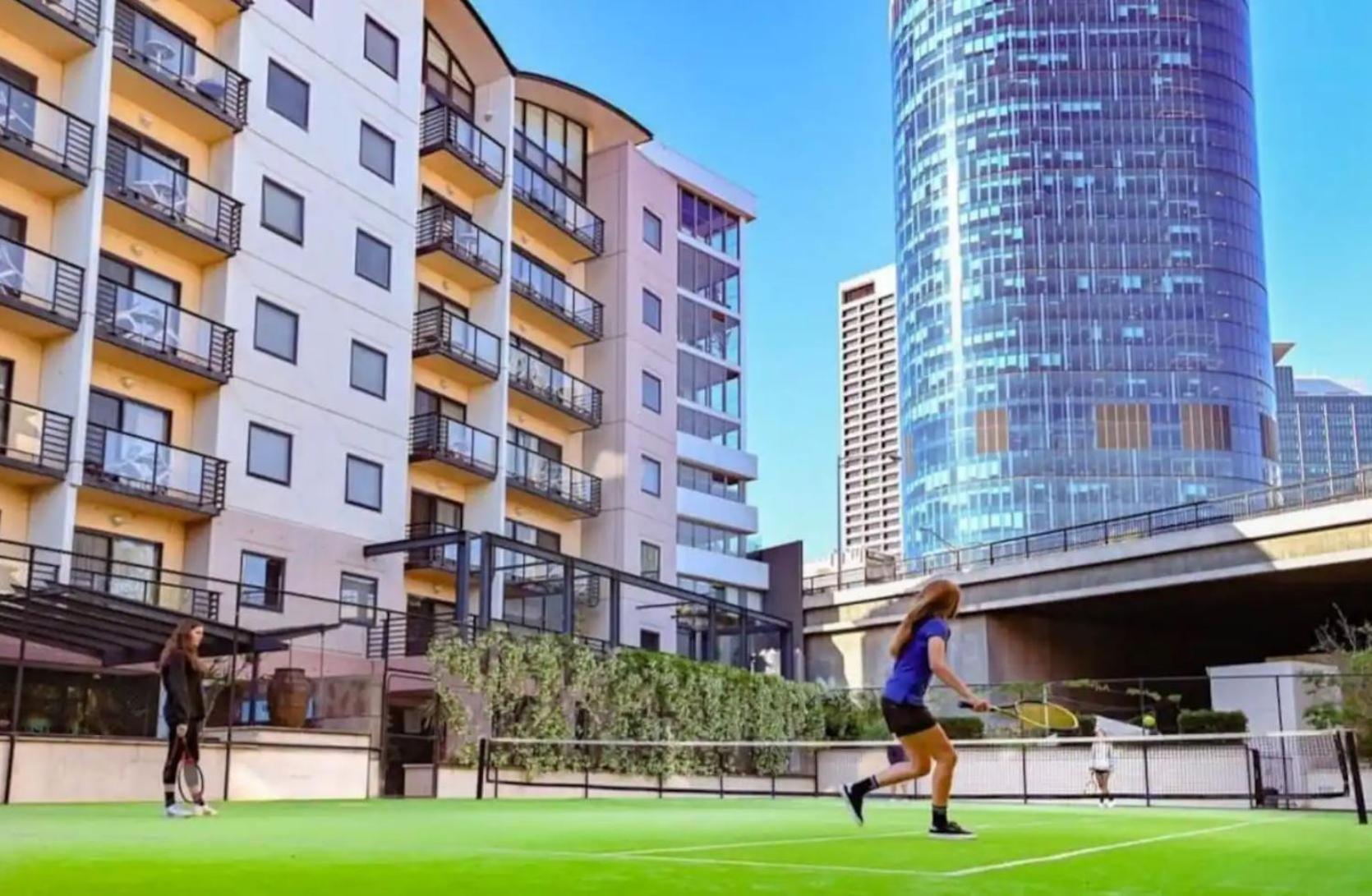 Lovely City Apartment With Private Courtyard, Pool, Free Parking, Gym Perth Buitenkant foto